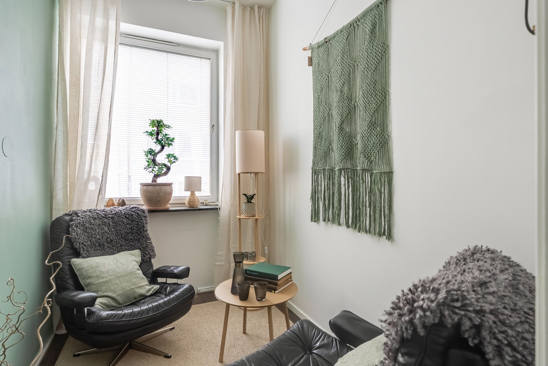Compact-room-2